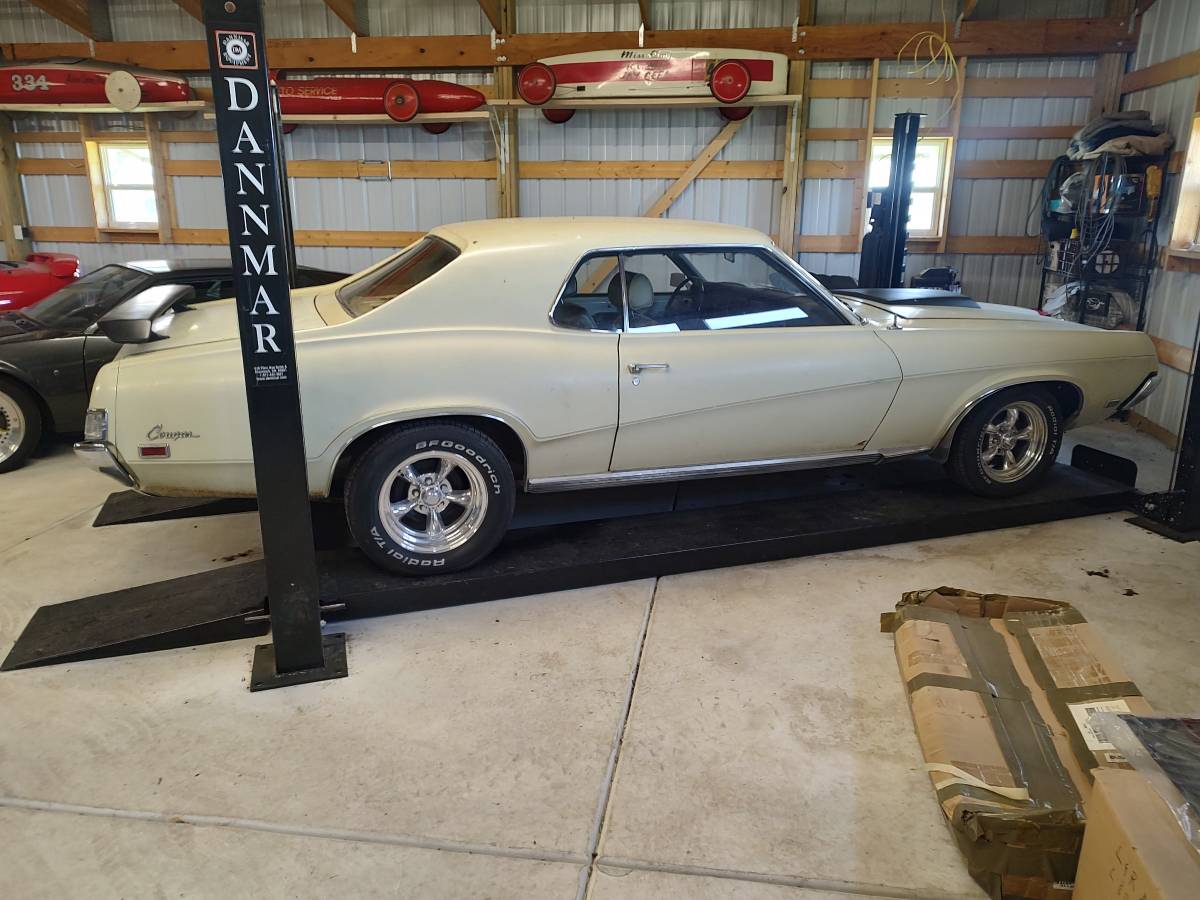 Mercury Cougar  1969 green