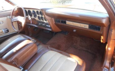 Mercury-Cougar-1976-Coupe-24