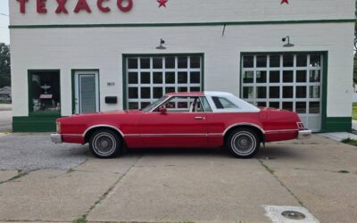 Mercury Cougar  1977 red