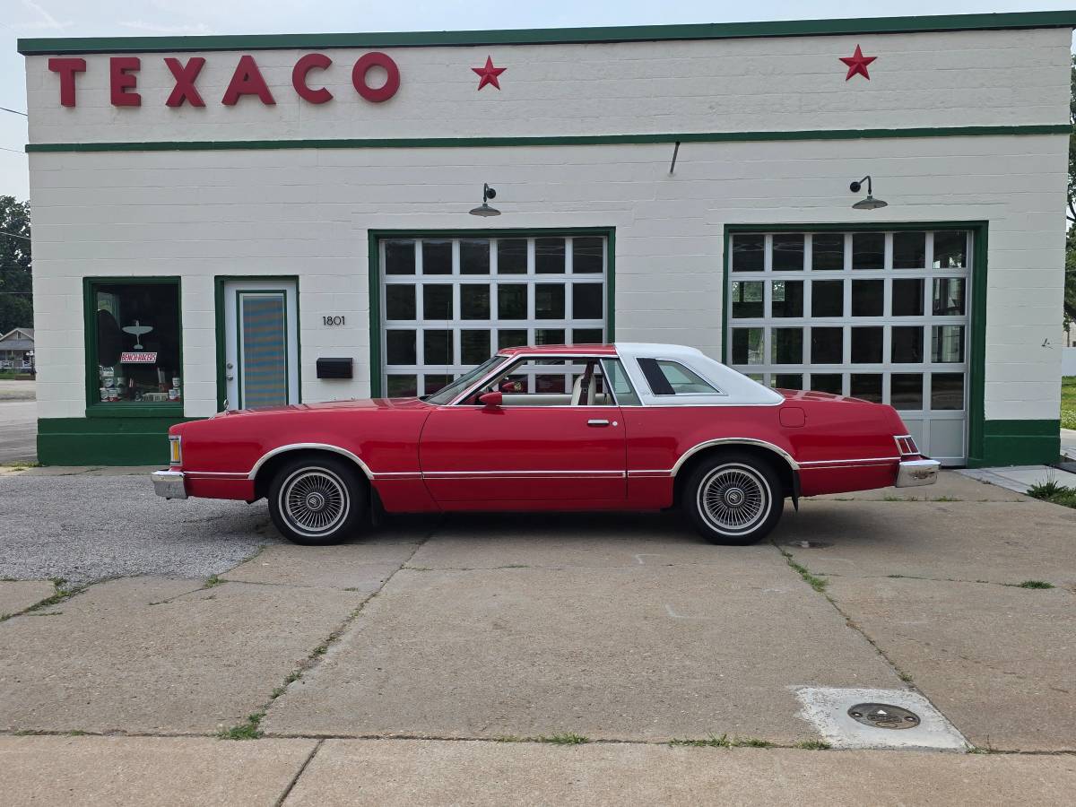 Mercury Cougar  1977 red