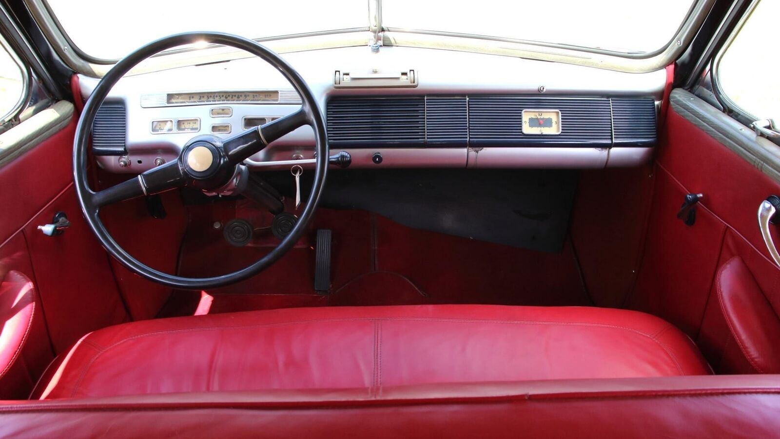 Mercury-Eight-1940-4-Door-15