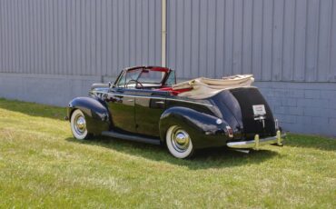 Mercury-Eight-1940-4-Door-3