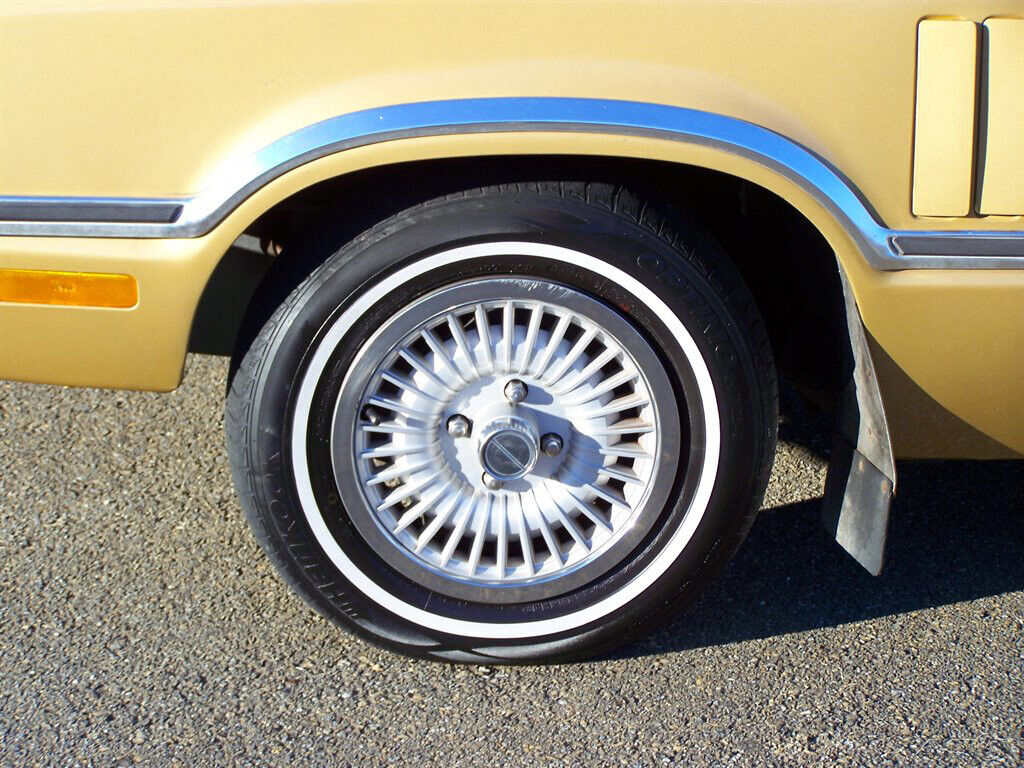 Mercury-Zephyr-1983-Sedan-15
