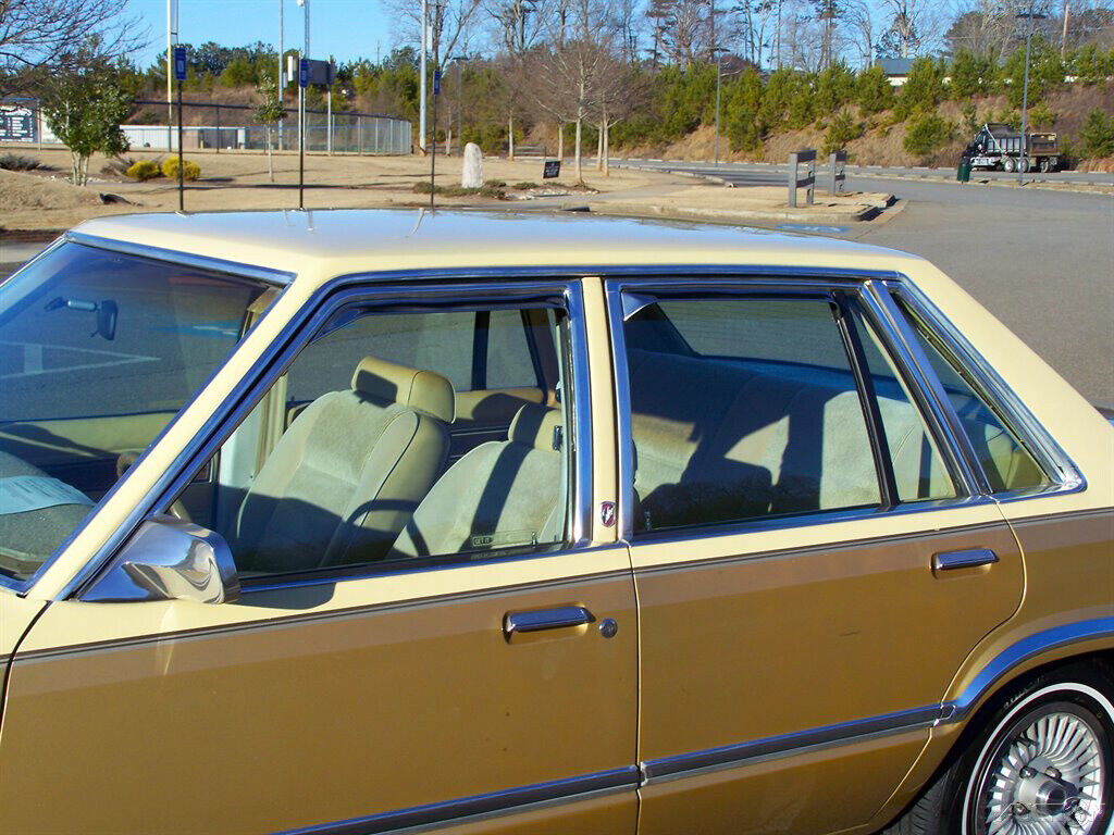 Mercury-Zephyr-1983-Sedan-19