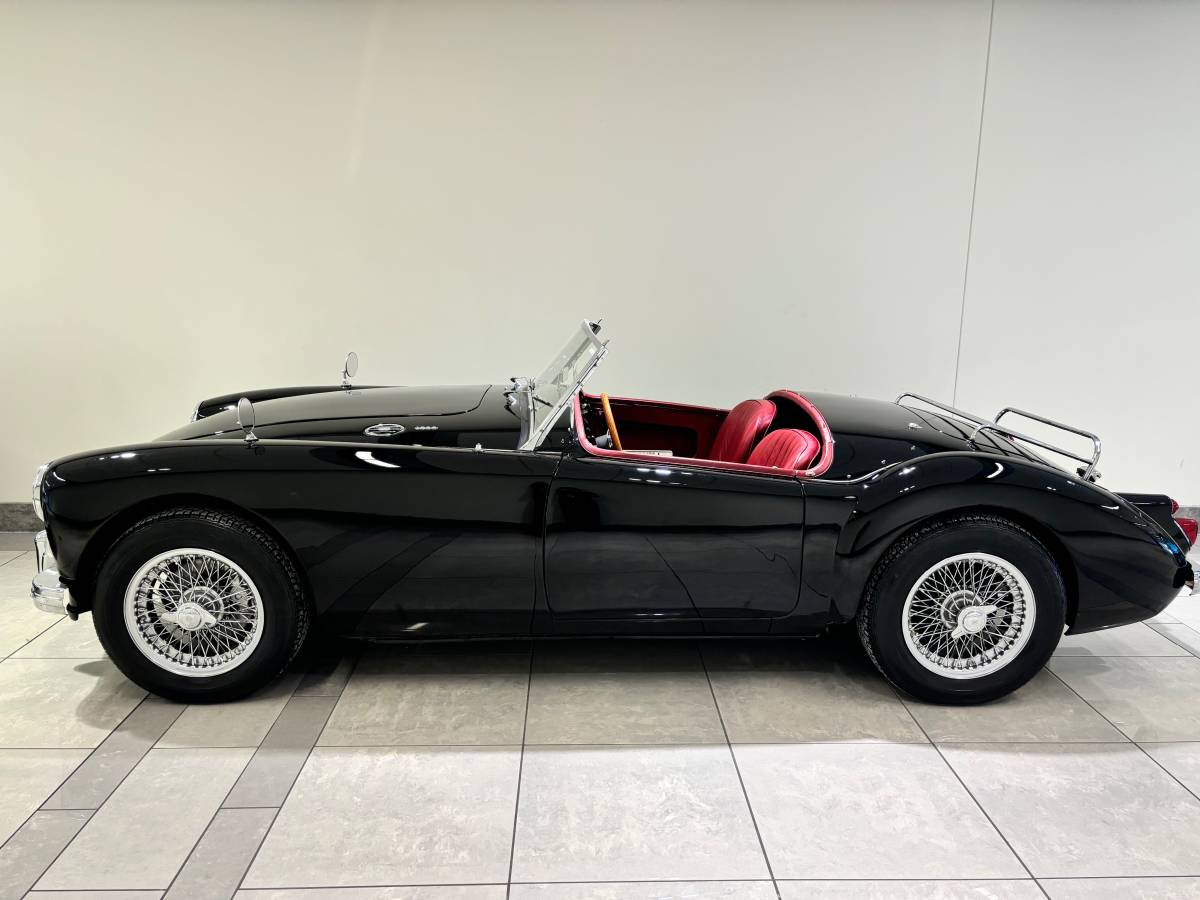 Mg A  1960 black