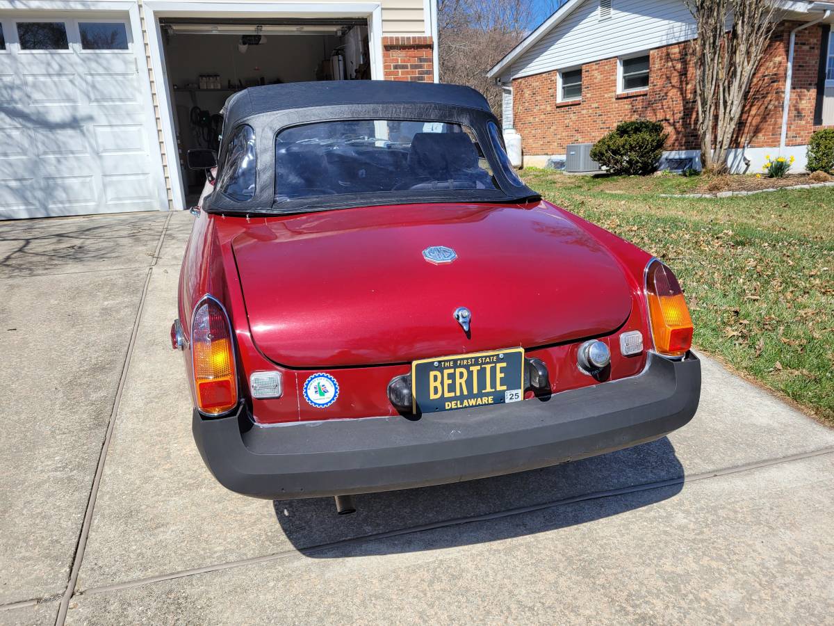 Mg-B-convertible-1980-red-2