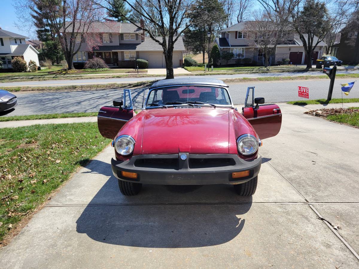 Mg-B-convertible-1980-red-3