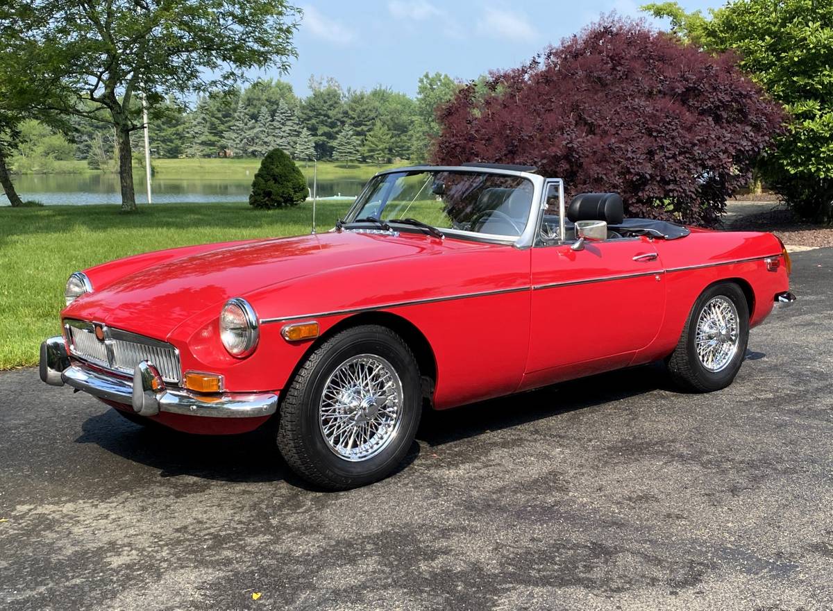 Mg B roadster  1974 red