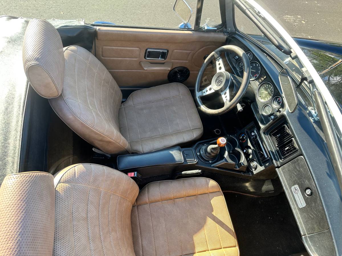 Mg-Mgb-1980-black-10