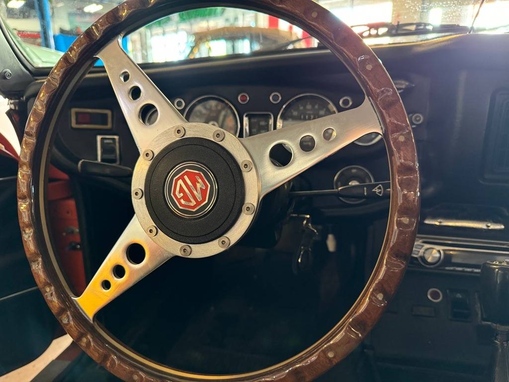 Mg-Mgbiii-1973-red-13