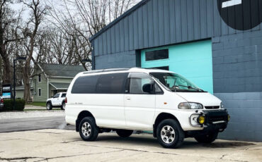 Mitsubishi-DELICA-1994-1