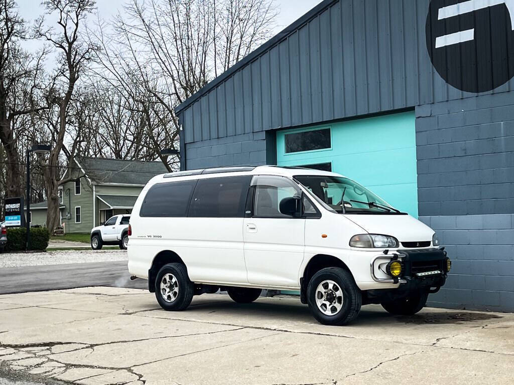 Mitsubishi-DELICA-1994-1