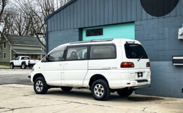 Mitsubishi-DELICA-1994-10