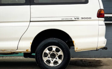 Mitsubishi-DELICA-1994-14