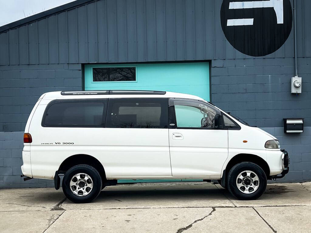 Mitsubishi-DELICA-1994-2