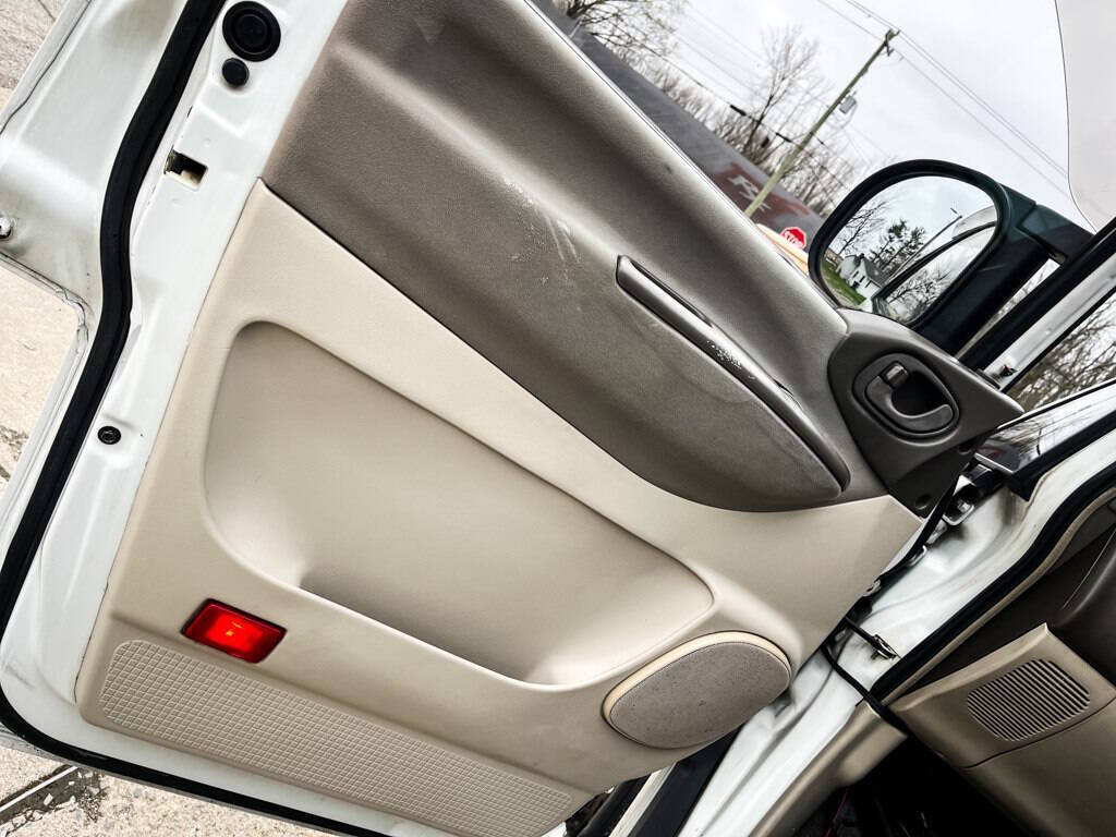 Mitsubishi-DELICA-1994-22