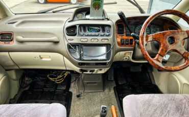 Mitsubishi-DELICA-1994-27