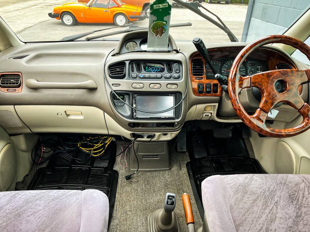 Mitsubishi-DELICA-1994-27