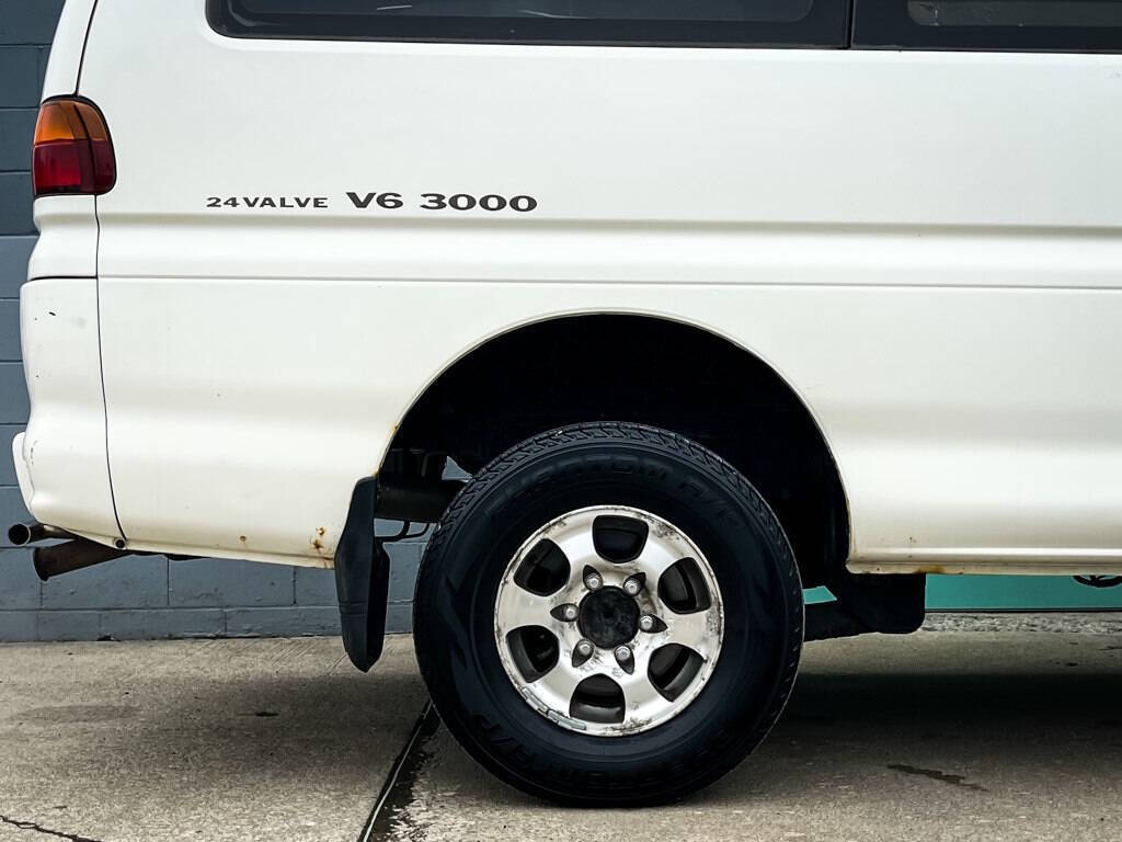 Mitsubishi-DELICA-1994-4