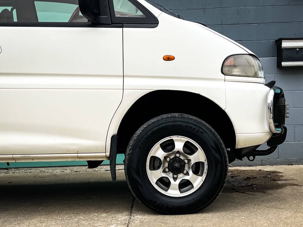 Mitsubishi-DELICA-1994-5