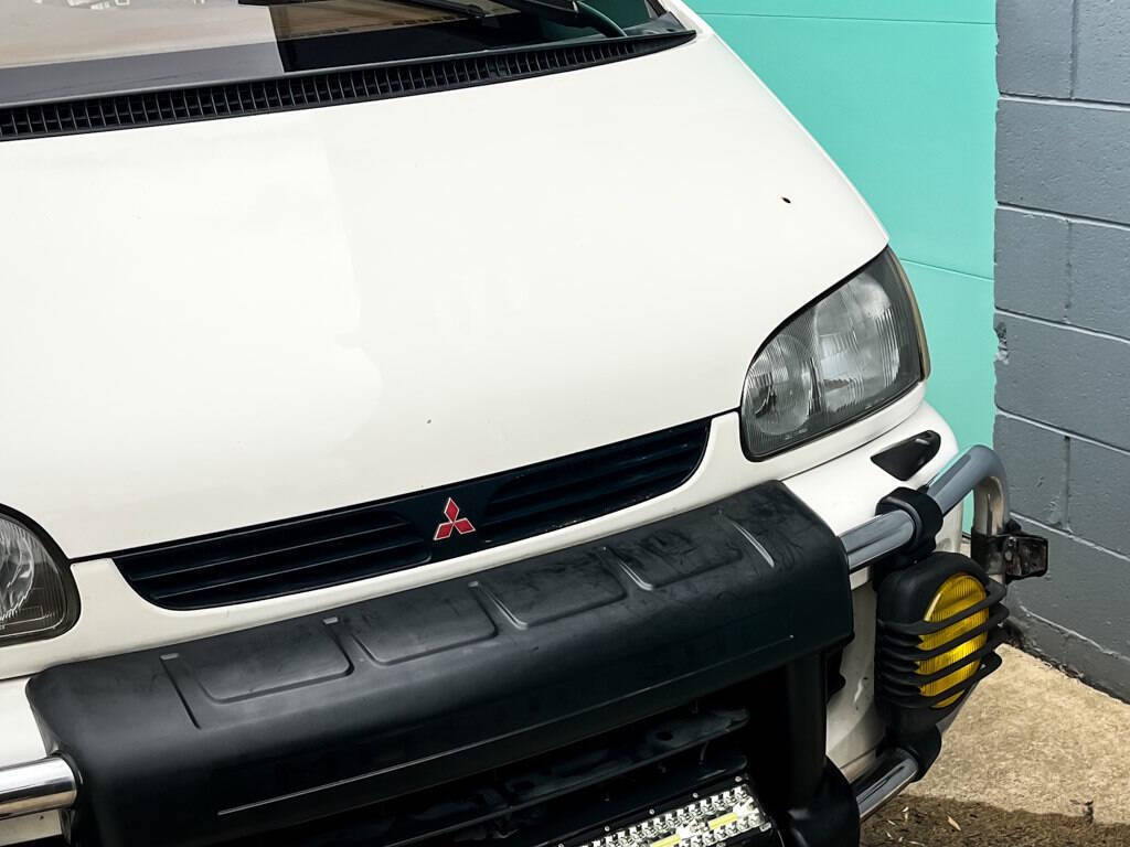 Mitsubishi-DELICA-1994-6