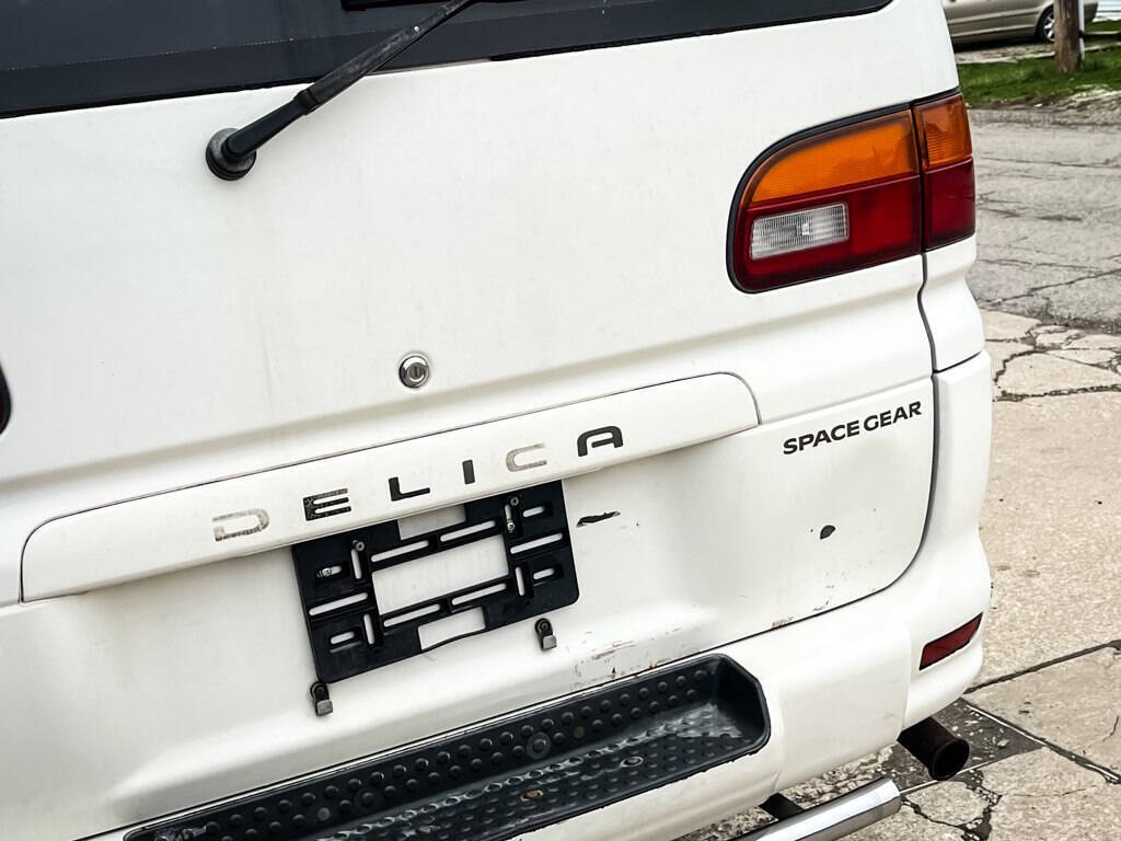 Mitsubishi-DELICA-1994-8