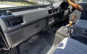 Mitsubishi-Delica-1995-Minivan-16