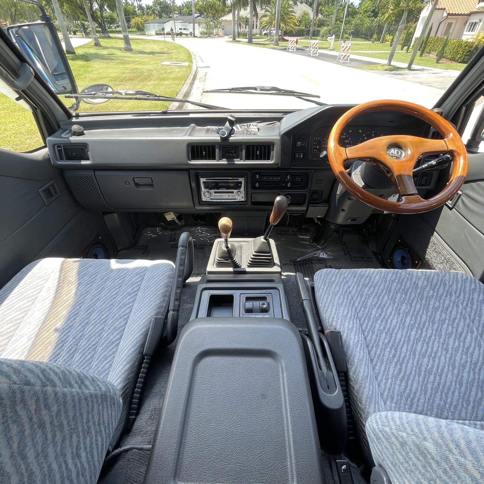 Mitsubishi-Delica-1995-Minivan-26