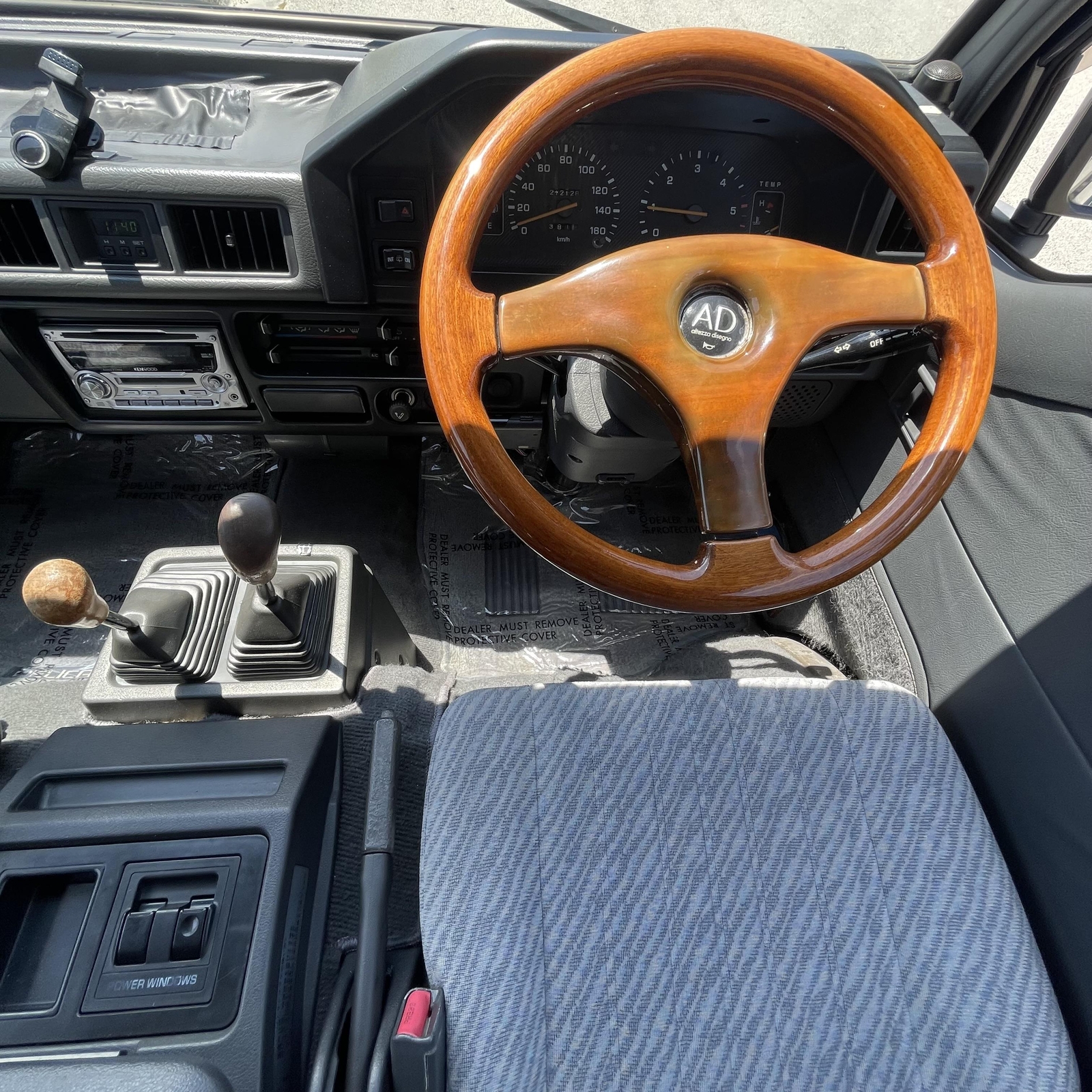 Mitsubishi-Delica-1995-Minivan-28