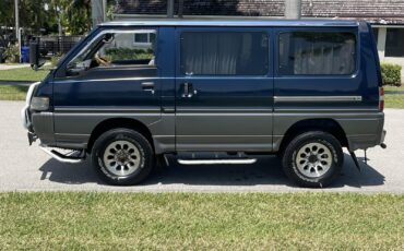 Mitsubishi-Delica-1995-Minivan-6