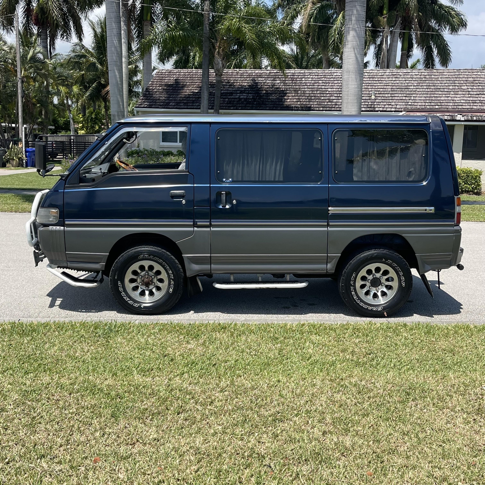 Mitsubishi-Delica-1995-Minivan-6
