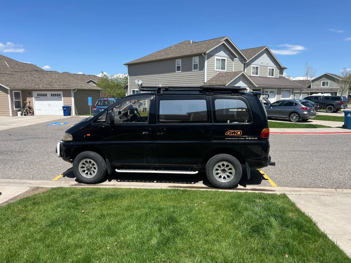 Mitsubishi-Delica-l400-diesel-1994-black-1