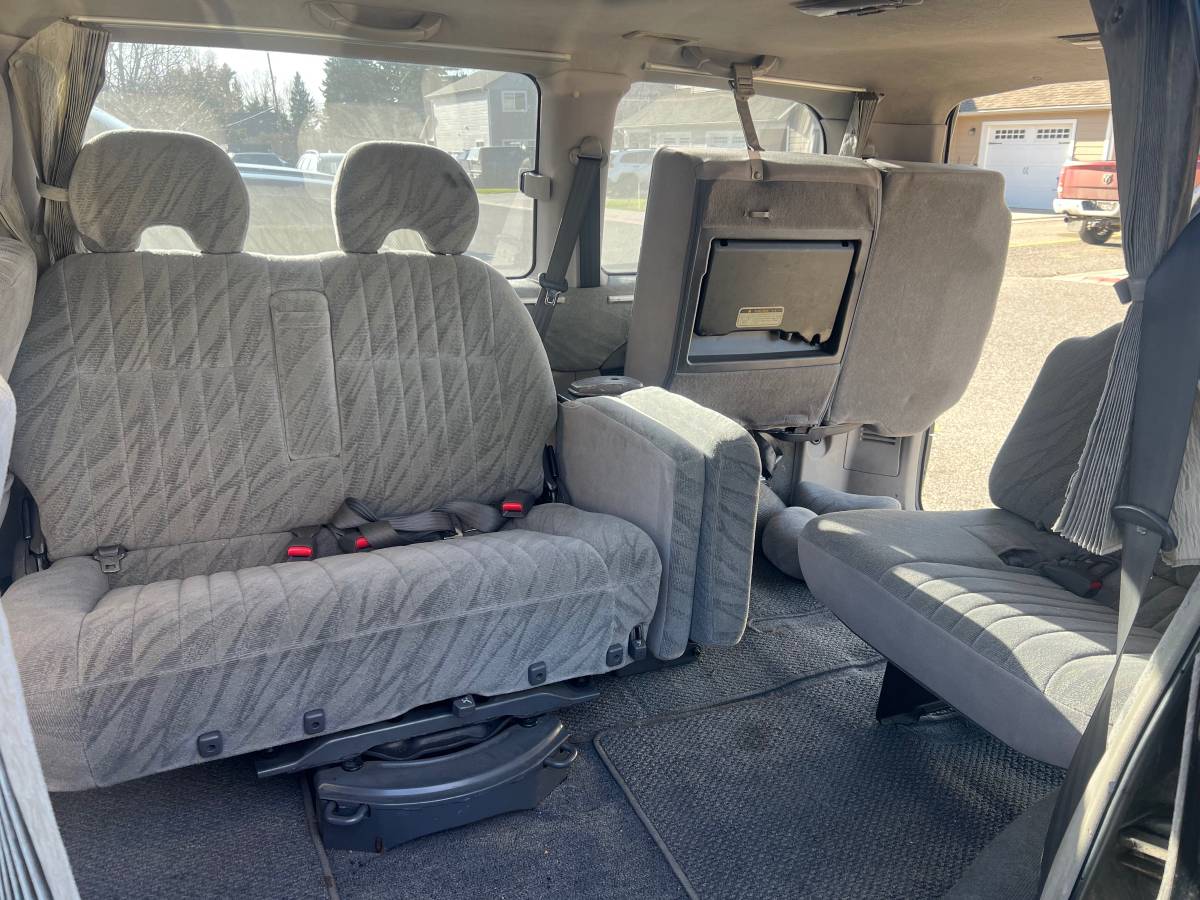 Mitsubishi-Delica-l400-diesel-1994-black-3