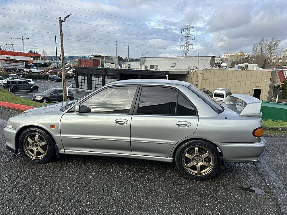 Mitsubishi-Lancer-evolution-1994-custom-13
