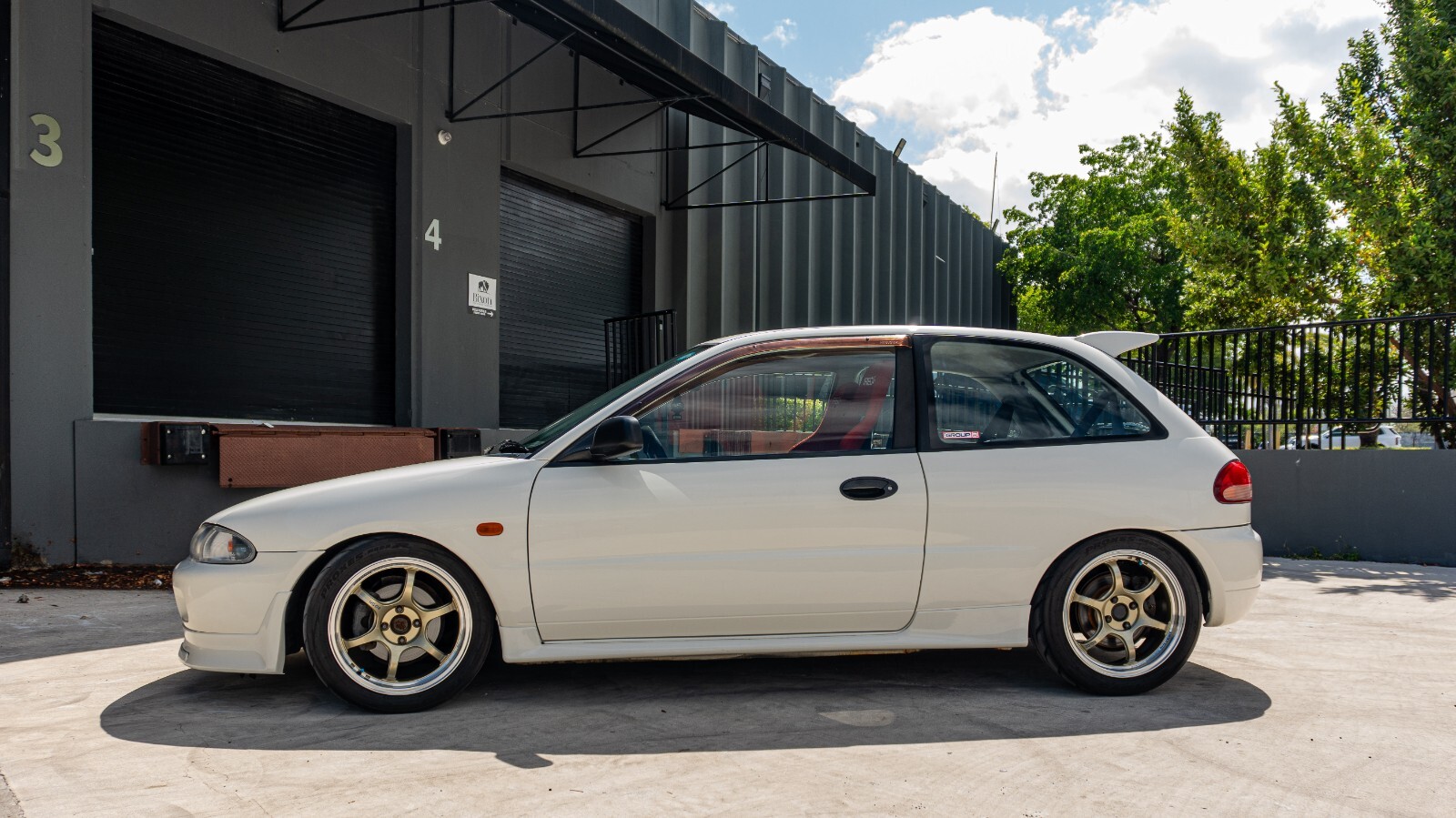 Mitsubishi-Mirage-1995-Hatchback-1