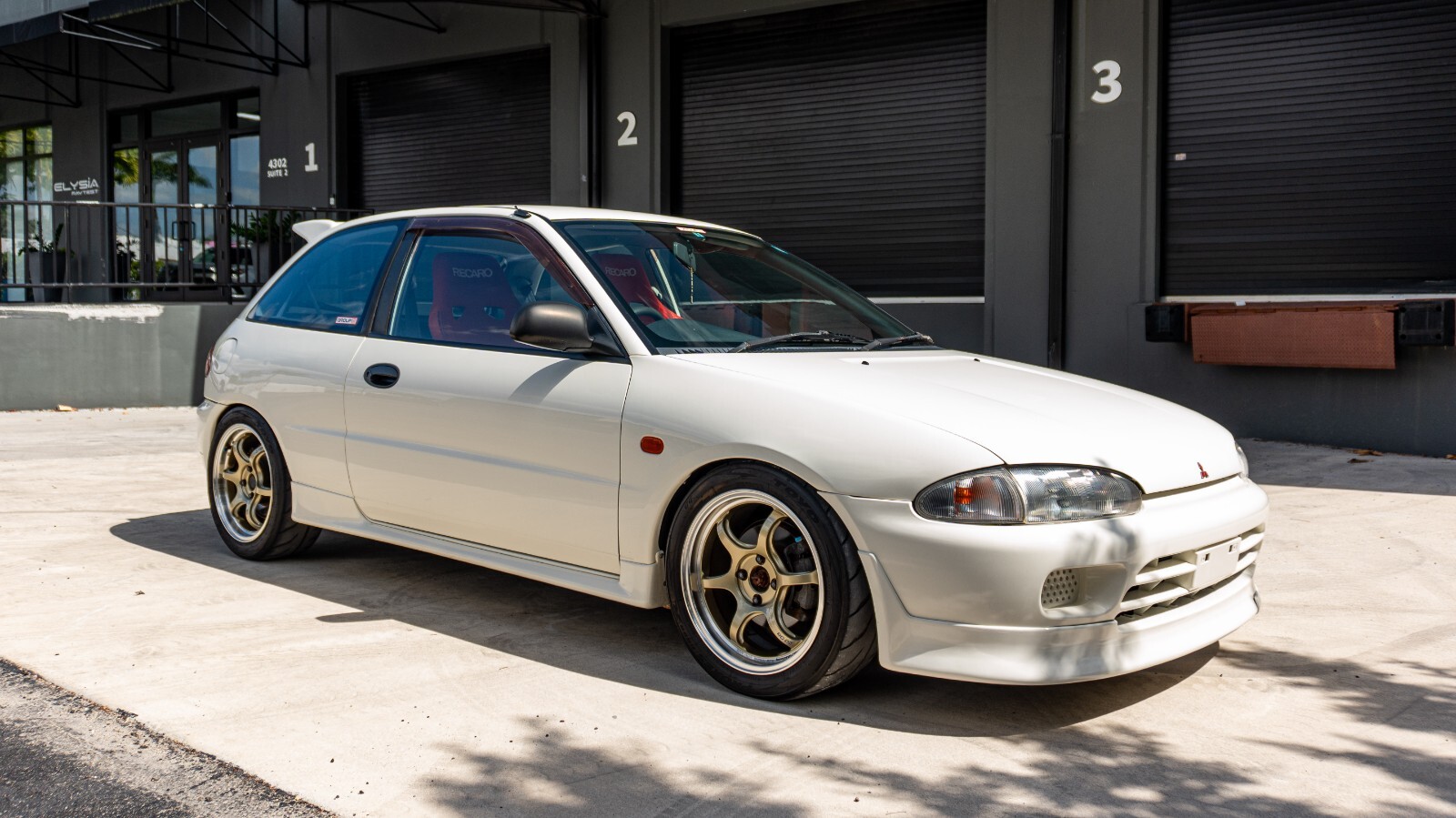Mitsubishi-Mirage-1995-Hatchback-12
