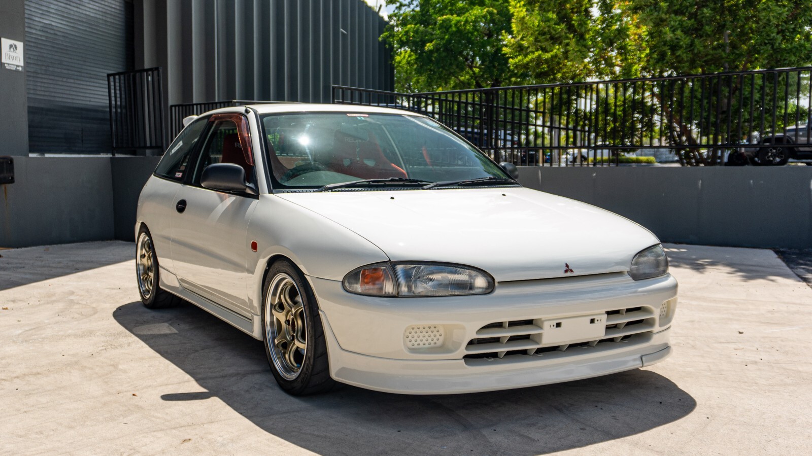 Mitsubishi-Mirage-1995-Hatchback-13