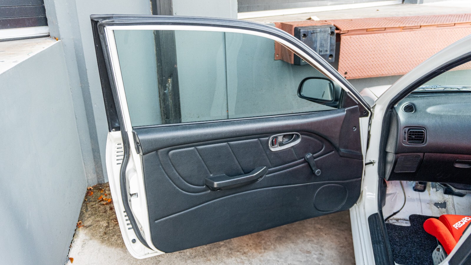 Mitsubishi-Mirage-1995-Hatchback-24