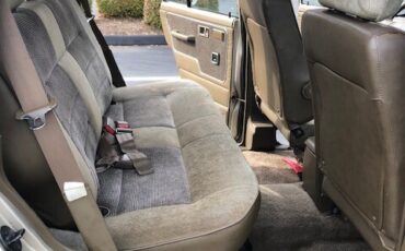 Mitsubishi-Montero-1991-Wagon-11