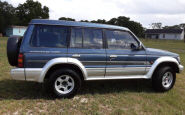 Mitsubishi-Pajero-4x4-diesel-1991-blue-10