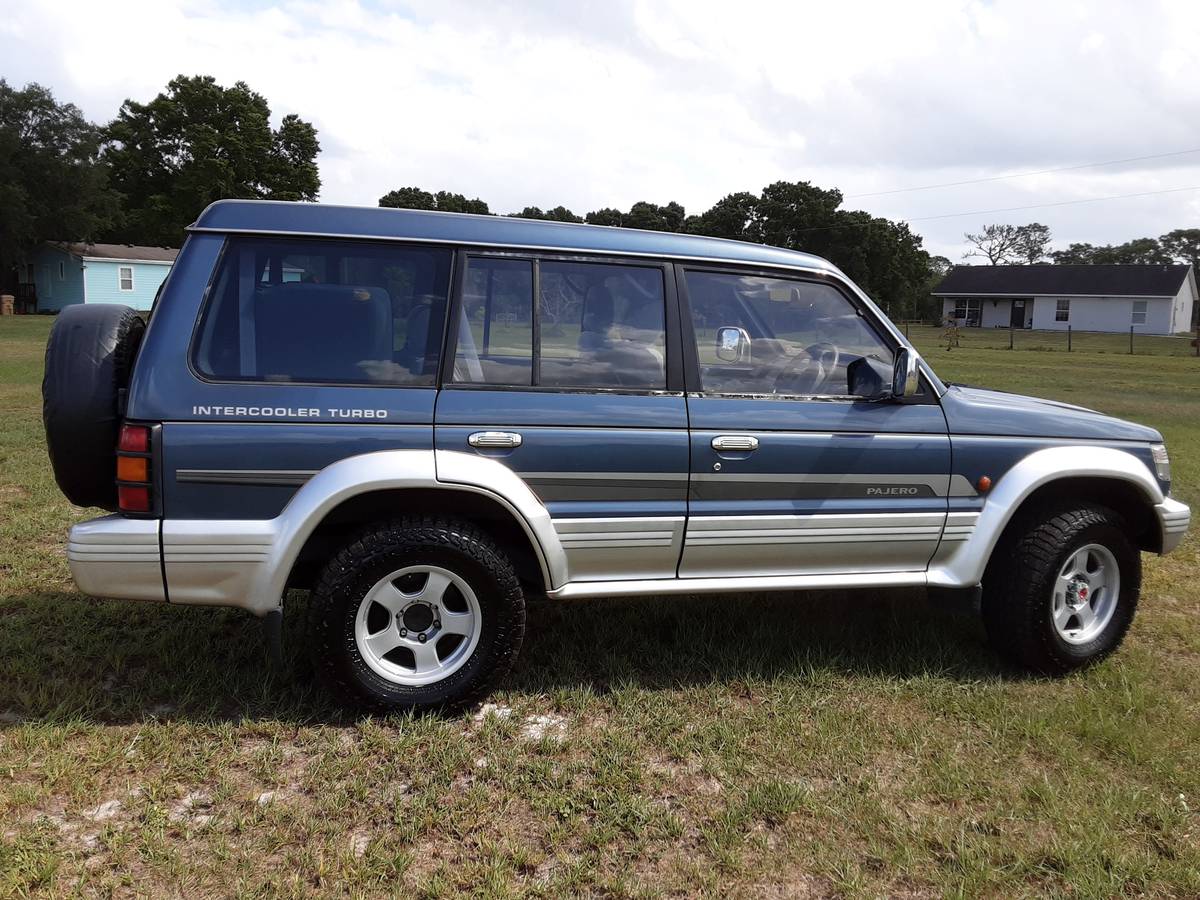 Mitsubishi-Pajero-4x4-diesel-1991-blue-10