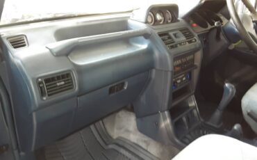 Mitsubishi-Pajero-4x4-diesel-1991-blue-13