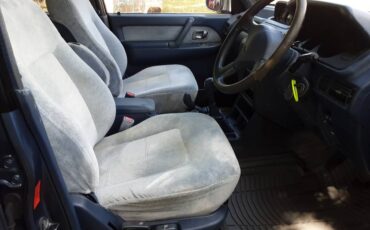 Mitsubishi-Pajero-4x4-diesel-1991-blue-14