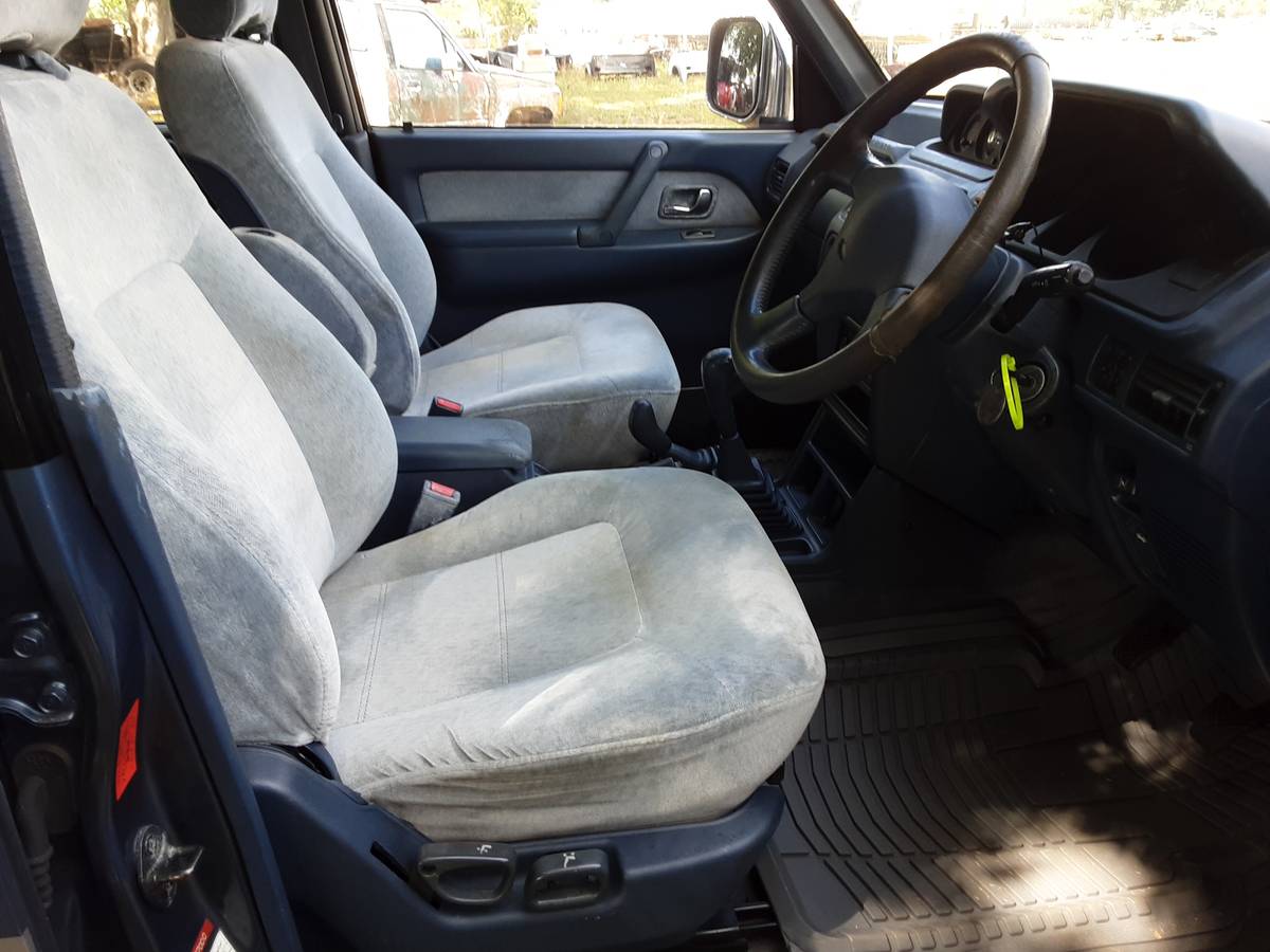 Mitsubishi-Pajero-4x4-diesel-1991-blue-14