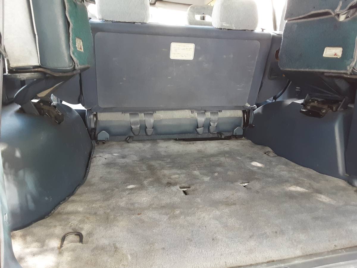 Mitsubishi-Pajero-4x4-diesel-1991-blue-19