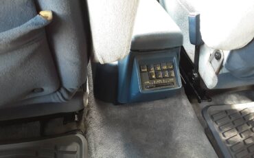 Mitsubishi-Pajero-4x4-diesel-1991-blue-21