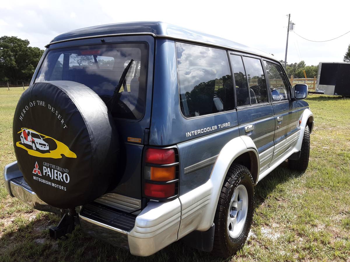 Mitsubishi-Pajero-4x4-diesel-1991-blue-3