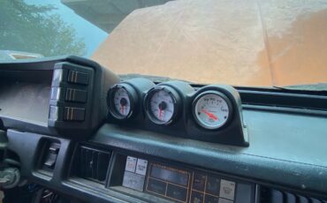 Mitsubishi-Starion-1987-Coupe-12