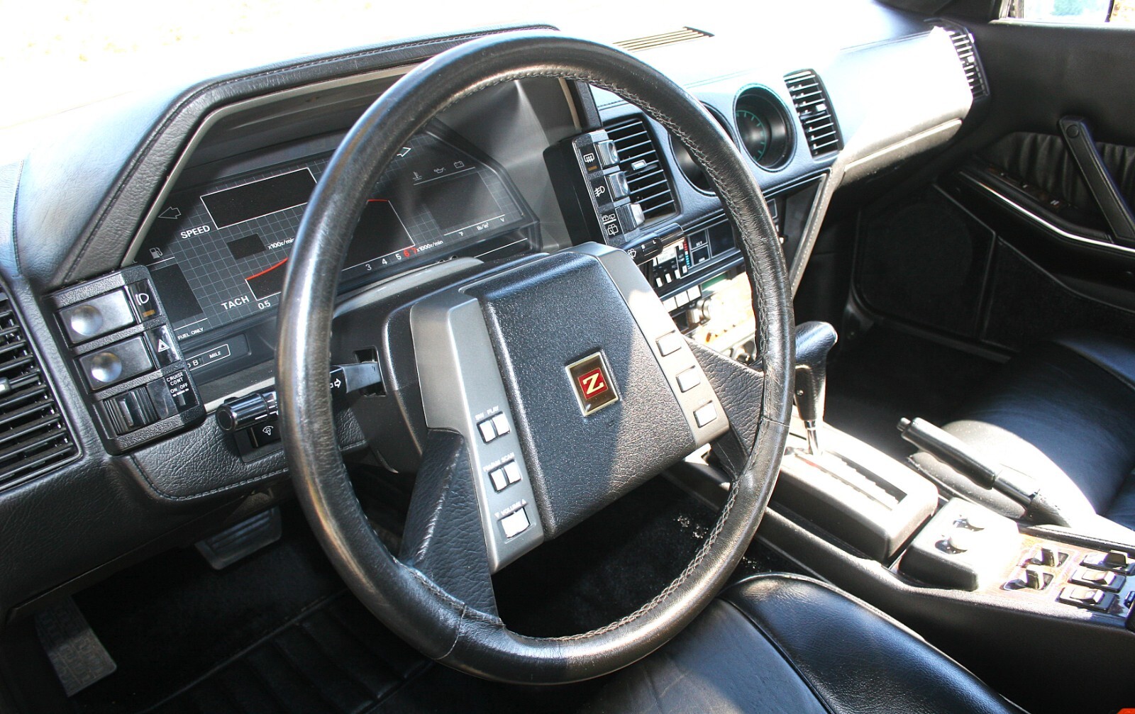 Nissan-300ZX-1984-Coupe-15