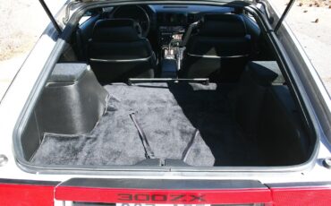 Nissan-300ZX-1984-Coupe-24